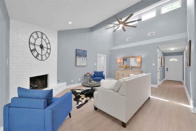 13 Moon Valley Court, Panorama Village, TX 77304