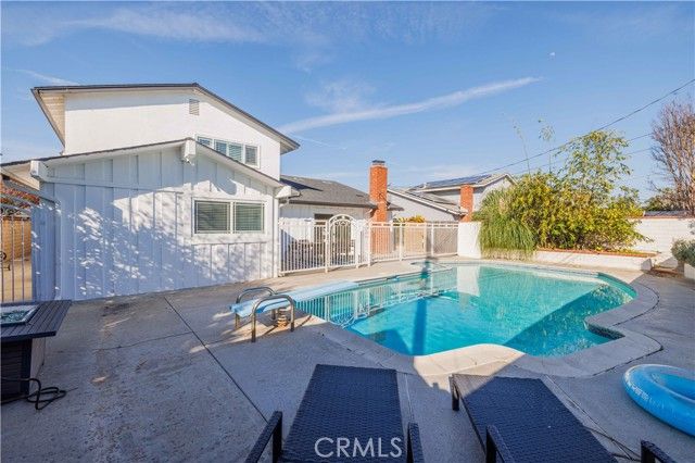 9422 Nantucket Dr, Huntington Beach, CA 92646