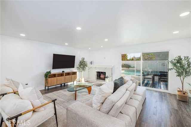 9422 Nantucket Dr, Huntington Beach, CA 92646