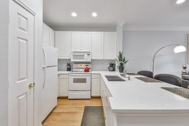 2400 Mccue Road 350, Houston, TX 77056