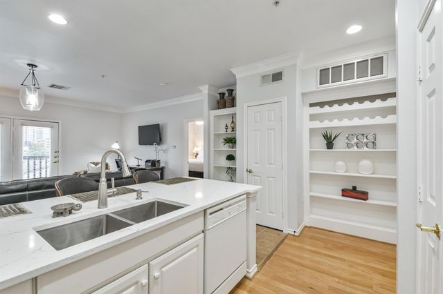 2400 Mccue Road 350, Houston, TX 77056