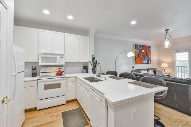 2400 Mccue Road 350, Houston, TX 77056