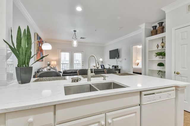 2400 Mccue Road 350, Houston, TX 77056