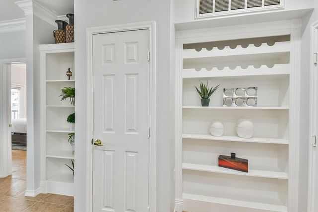 2400 Mccue Road 350, Houston, TX 77056