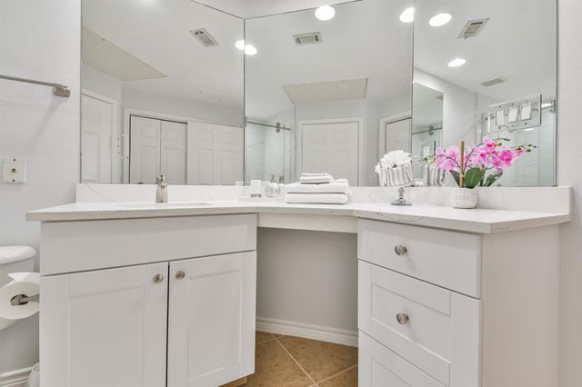 2400 Mccue Road 350, Houston, TX 77056