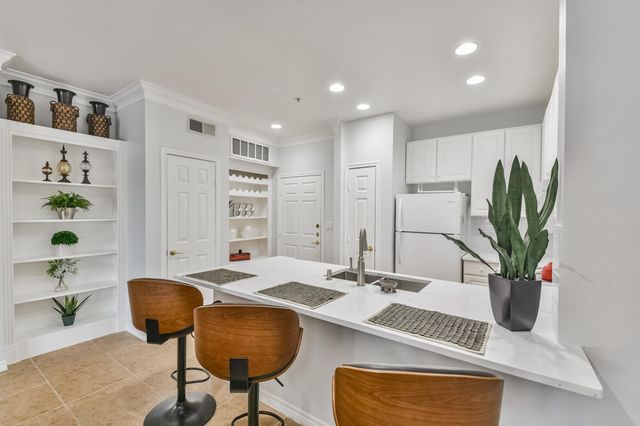 2400 Mccue Road 350, Houston, TX 77056