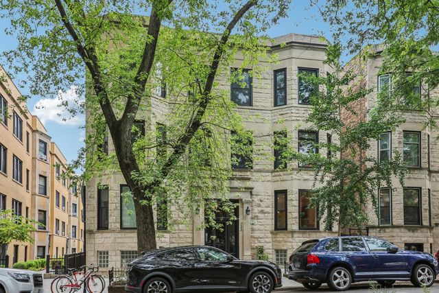 733 W Briar Place 1W, Chicago, IL 60657