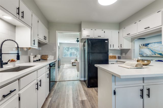 7724 Gaston Avenue, Benbrook, TX 76116