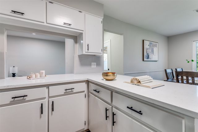 7724 Gaston Avenue, Benbrook, TX 76116