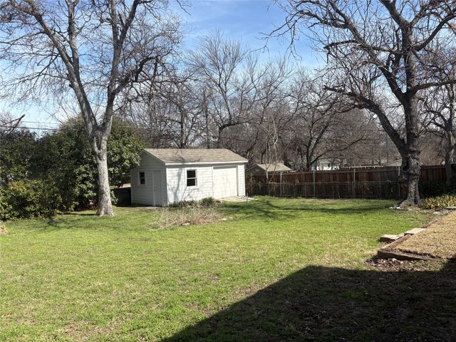 7724 Gaston Avenue, Benbrook, TX 76116