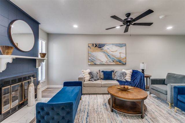 7724 Gaston Avenue, Benbrook, TX 76116