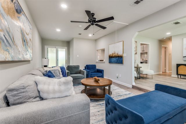 7724 Gaston Avenue, Benbrook, TX 76116