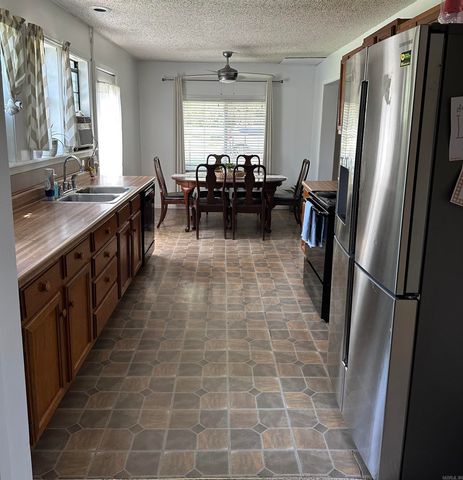 220 Grand Point Drive, Hot Springs, AR 71901