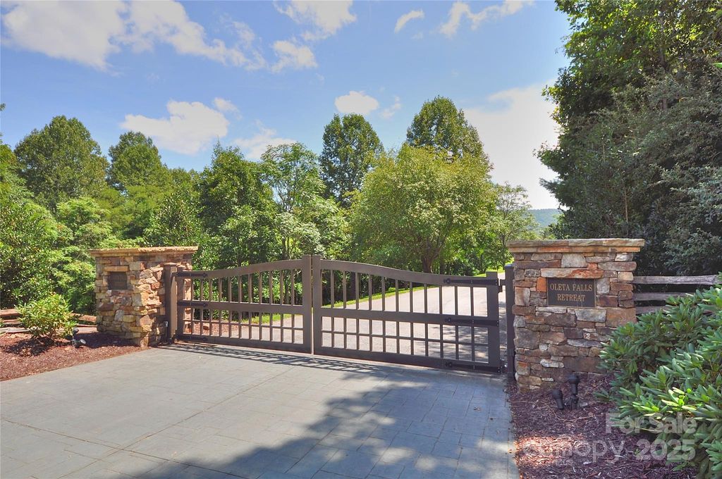 110 Stone Valley Way 20, Hendersonville, NC 28792