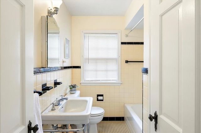 89 Melrose Ave, Needham, MA 02492