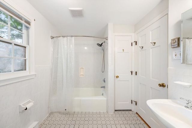 89 Melrose Ave, Needham, MA 02492
