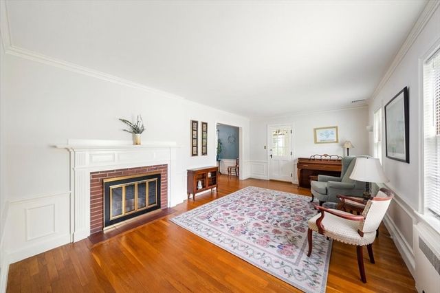 89 Melrose Ave, Needham, MA 02492