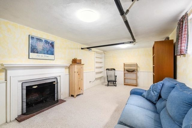 89 Melrose Ave, Needham, MA 02492