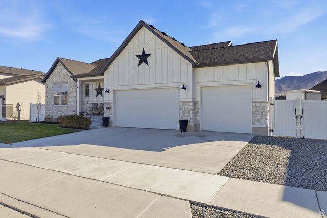 5640 N PARKVIEW DR, Stansbury Park, UT 84074