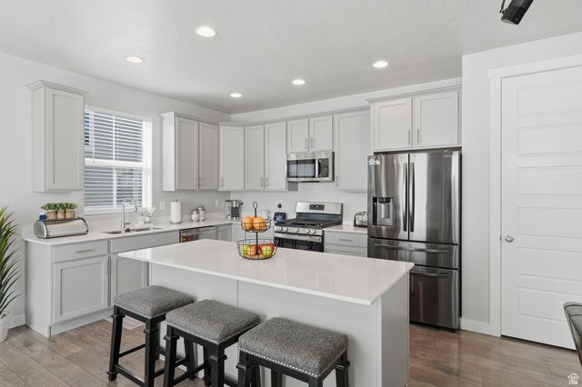 5640 N PARKVIEW DR, Stansbury Park, UT 84074