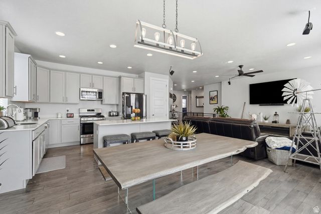 5640 N PARKVIEW DR, Stansbury Park, UT 84074