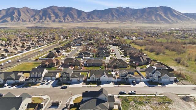 5640 N PARKVIEW DR, Stansbury Park, UT 84074