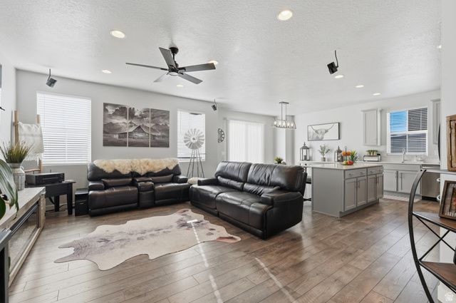 5640 N PARKVIEW DR, Stansbury Park, UT 84074