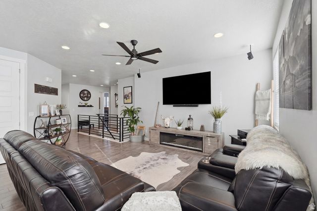 5640 N PARKVIEW DR, Stansbury Park, UT 84074