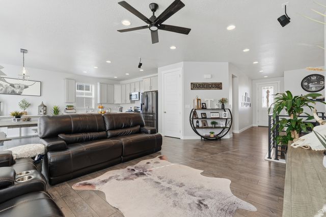 5640 N PARKVIEW DR, Stansbury Park, UT 84074