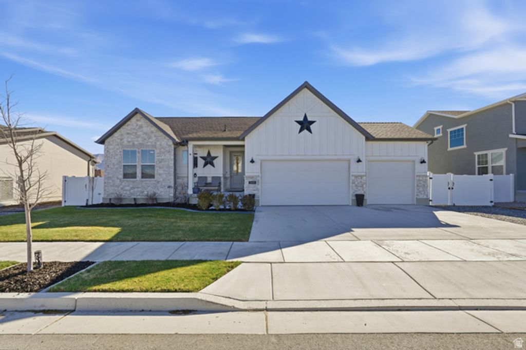 5640 N PARKVIEW DR, Stansbury Park, UT 84074