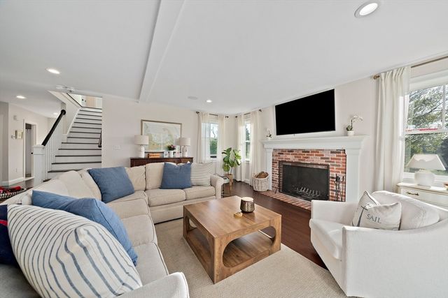 54 Chapel Street, Duxbury, MA 02332