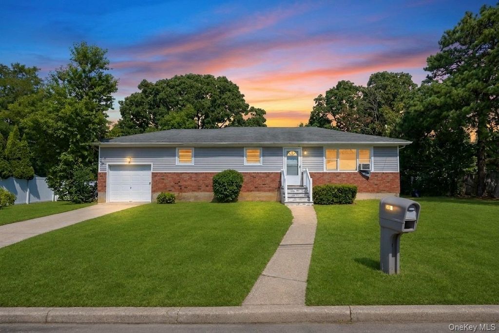334 Robbins Street, Lindenhurst, NY 11757 — exterior