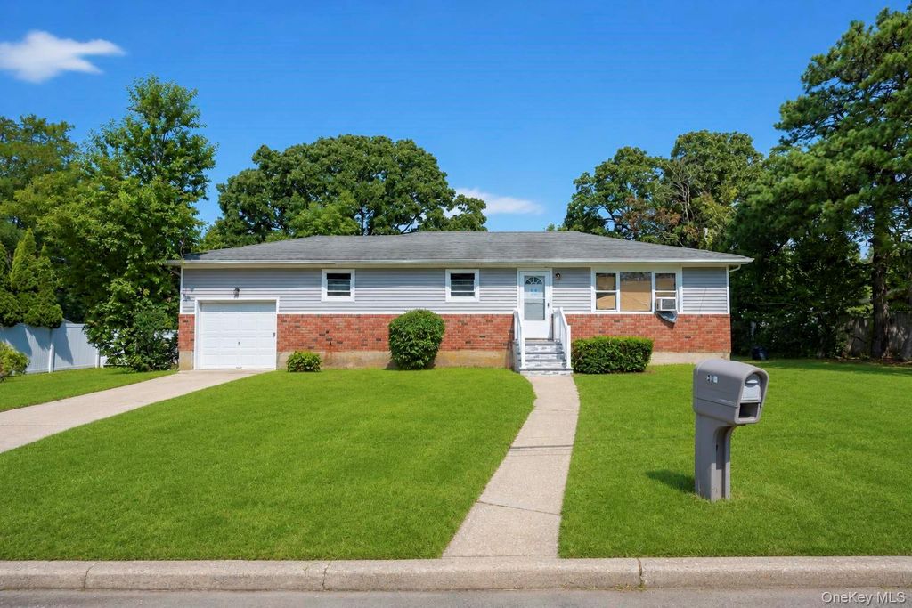 334 Robbins Street, Lindenhurst, NY 11757 — photo 2