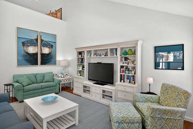 18 Kate's Glen 18, Plymouth, MA 02360