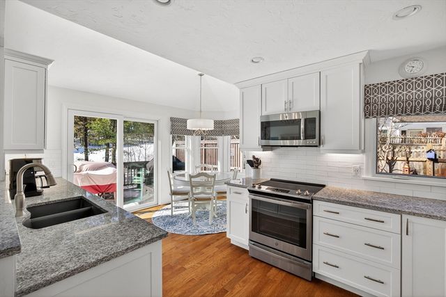 18 Kate's Glen 18, Plymouth, MA 02360