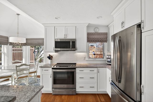 18 Kate's Glen 18, Plymouth, MA 02360