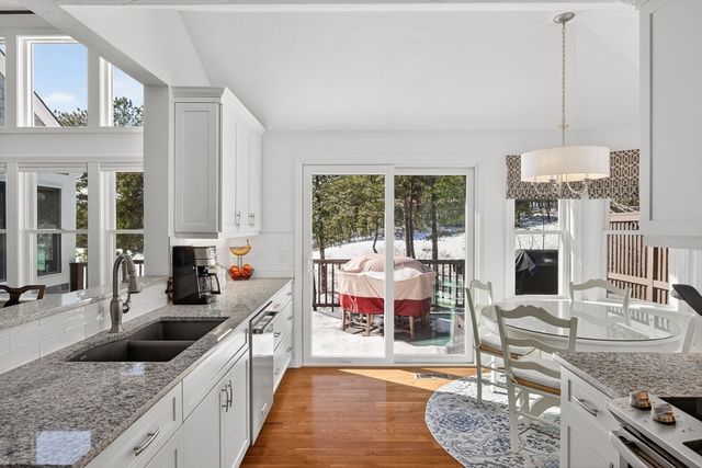 18 Kate's Glen 18, Plymouth, MA 02360