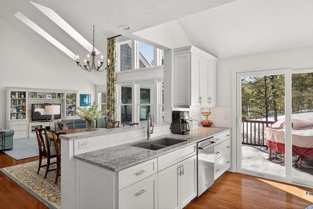 18 Kate's Glen 18, Plymouth, MA 02360