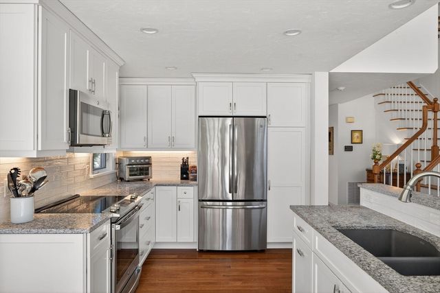 18 Kate's Glen 18, Plymouth, MA 02360