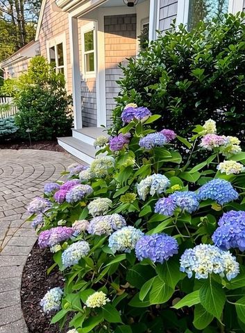 18 Kate's Glen 18, Plymouth, MA 02360