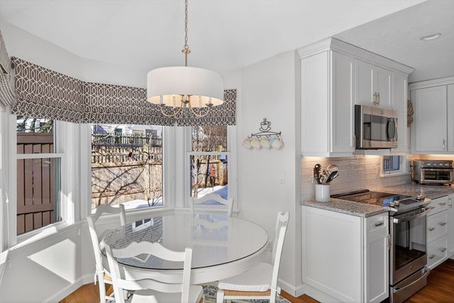 18 Kate's Glen 18, Plymouth, MA 02360