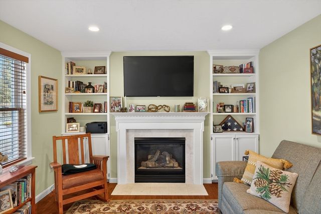 18 Kate's Glen 18, Plymouth, MA 02360