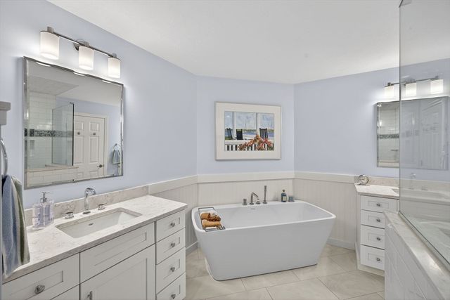 18 Kate's Glen 18, Plymouth, MA 02360