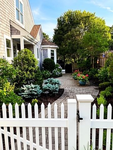 18 Kate's Glen 18, Plymouth, MA 02360