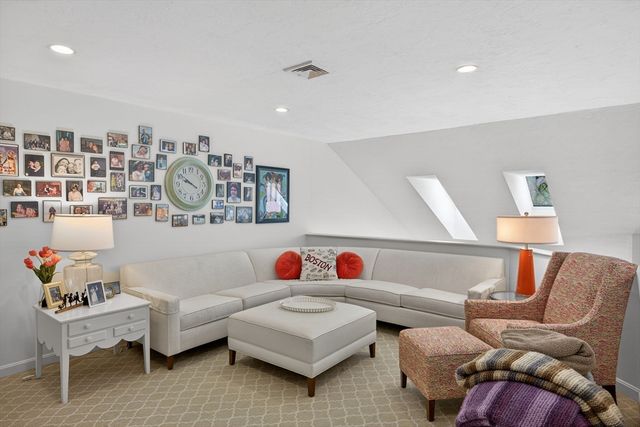 18 Kate's Glen 18, Plymouth, MA 02360