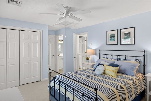 18 Kate's Glen 18, Plymouth, MA 02360