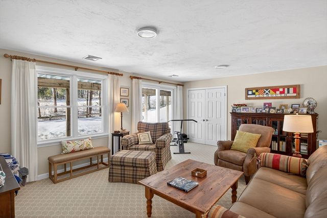 18 Kate's Glen 18, Plymouth, MA 02360