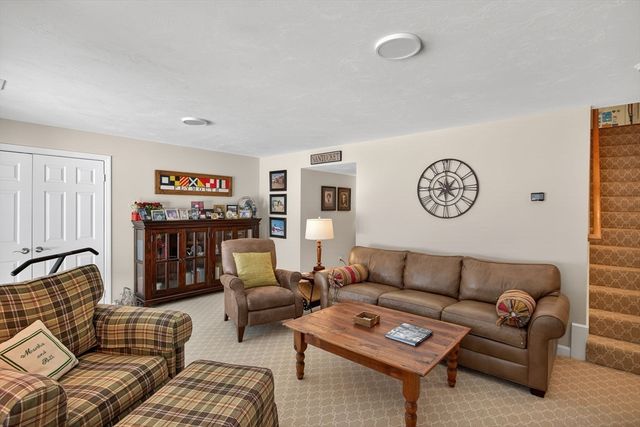 18 Kate's Glen 18, Plymouth, MA 02360