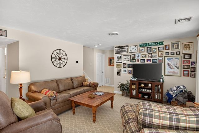 18 Kate's Glen 18, Plymouth, MA 02360