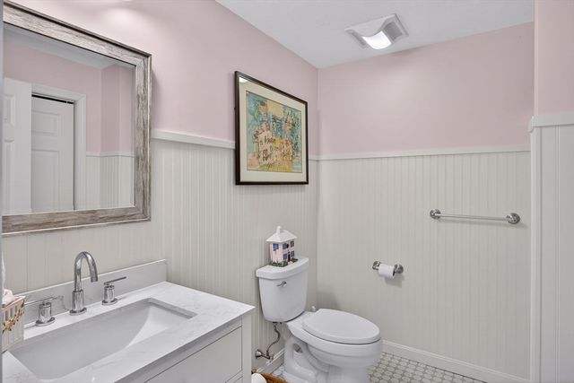 18 Kate's Glen 18, Plymouth, MA 02360